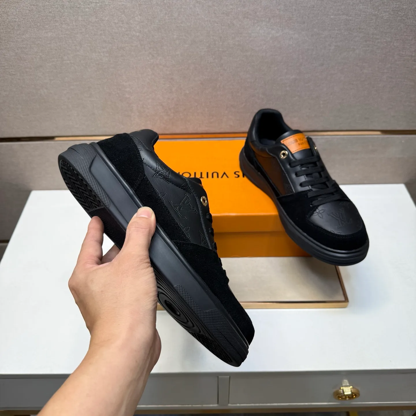 ⬛️Men's shoes 💰p400 [LV～] Men's casual shoes 2025z cabinet sales simultaneously 🔶Size: 38-44 #️⃣ 🔷2 colors🔜The upper is made of multi-material splicing➕Mesh lining, comfortable and breathable, sole: original comfortable and wear-resistant outsole, ⚠️real thing📱photographed🎬real thing is better📢📢📢